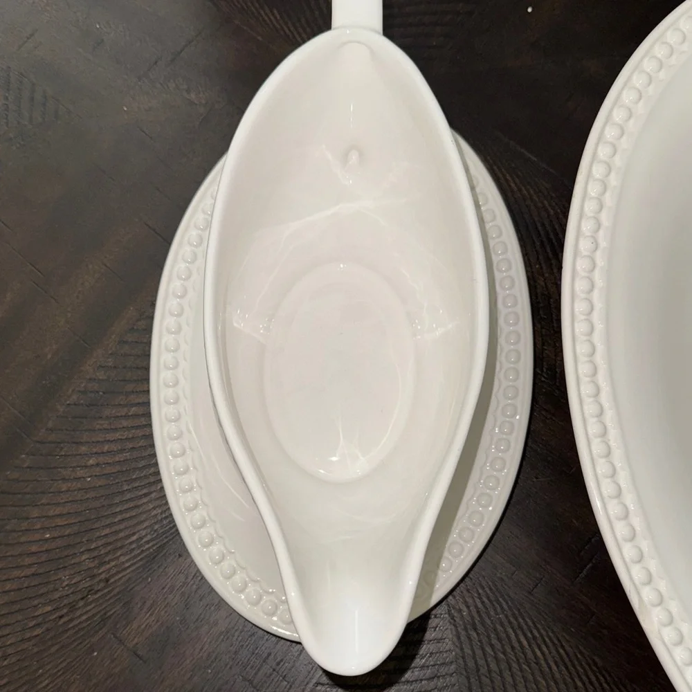 Pizzato handmade in italy White Serveware Set with Gravy Boat and Oval Platter - Picture 2 of 8